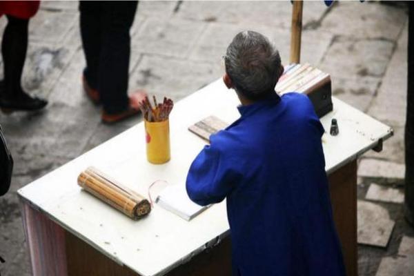 女生算卦:选择最佳命运的智慧之旅 女生算卦:选择最佳命运的智慧之旅