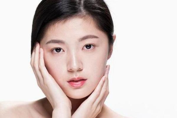 探索女孩额头汗毛多的命运：从心理到命理的深度解析