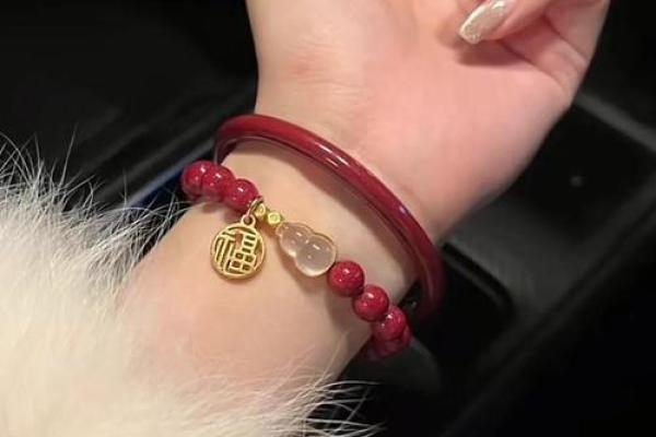 土命人适合佩戴哪些饰品来招财？