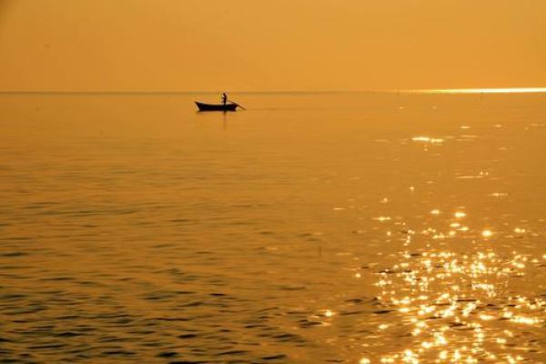 头顶宽阔，命运之舟的自由航行者