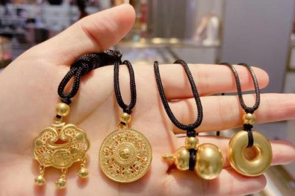 金命人佩戴哪些首饰最能带来好运与福气？