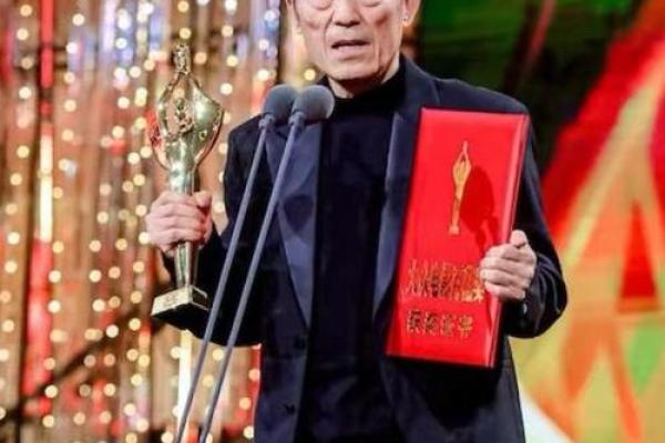 探索张艺谋的命理与艺术之路：天赋与机遇的交织