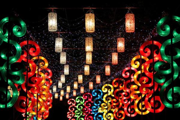 2000年正月十五的奇妙夜晚，团圆与传说交织的故事