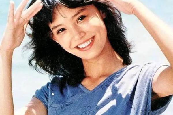 扁宽鼻子的女孩命运解析：她们的独特魅力与人生轨迹