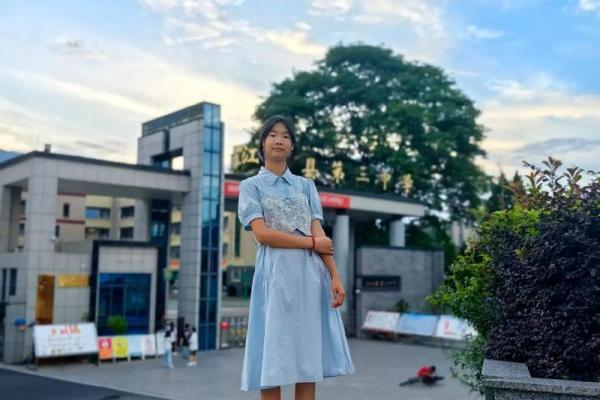 2000年出生的人命运解析：他们的未来将如何璀璨与平凡？