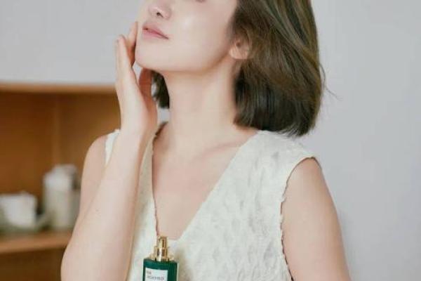 没钱的贵妇命：华丽外表下的无奈与焦虑