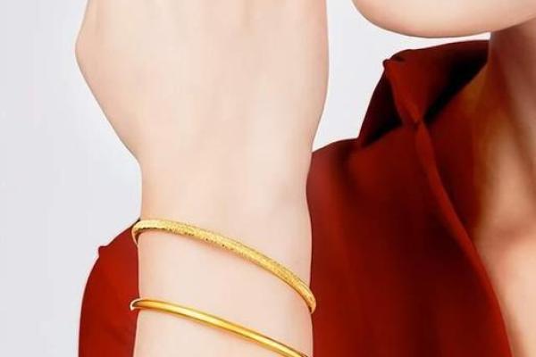 女人土命的珠宝佩戴指南:如何选择最合适的饰品提升运势 女人土命的珠宝佩戴指南:如何选择最合适的饰品提升运势