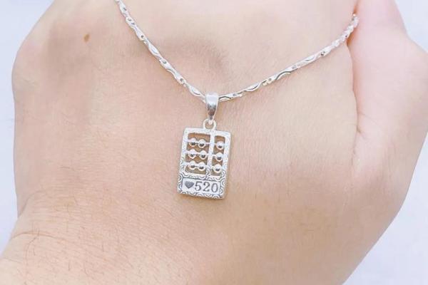 女人土命的珠宝佩戴指南:如何选择最合适的饰品提升运势 女人土命的珠宝佩戴指南:如何选择最合适的饰品提升运势