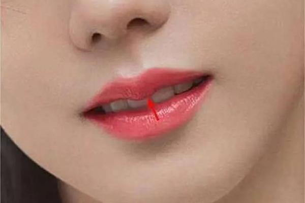 面相分析：嘴唇上翘者的人生命运解析