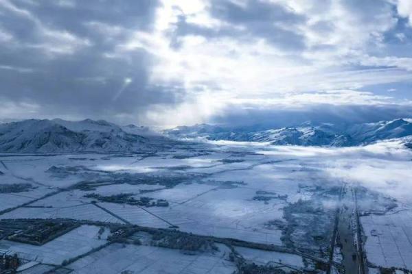从海到雪：探寻上海与拉萨的命运交织之旅