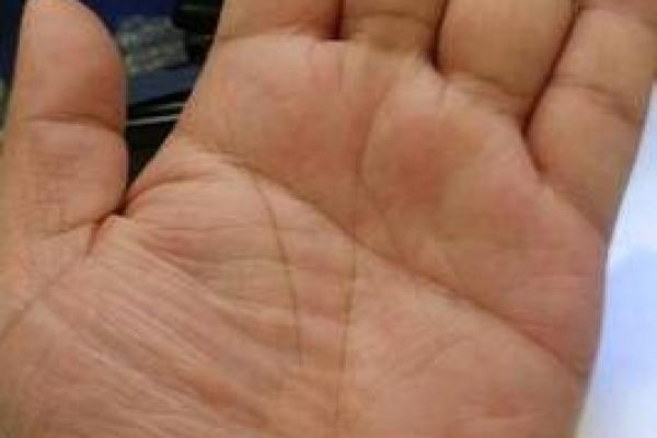 揭秘男生断掌手纹的命运：人生轨迹的独特印记
