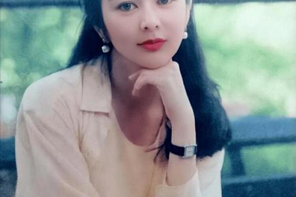 关之琳：风华绝代命格之女，演绎人生的传奇与智慧