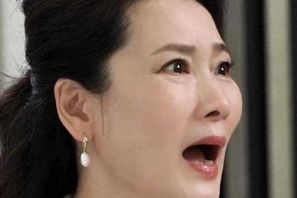 探索天生黄眼珠的命理与性格特征,揭示独特的人生轨迹 探索天生黄眼珠的命理与性格特征,揭示独特的人生轨迹