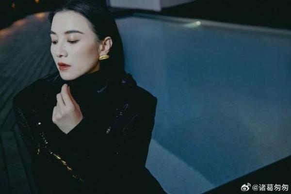 命中注定：为何某些人不能穿黑色衣服？揭秘背后的原因与禁忌