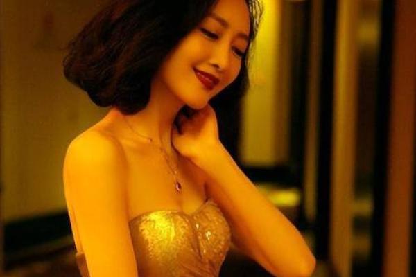 双下巴女人的命运之谜：解读隐藏在外表背后的内涵