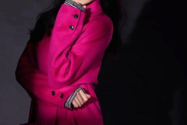 小巧女人的命运:娇小身材背后的智慧与魅力 小巧女人的命运:娇小身材背后的智慧与魅力