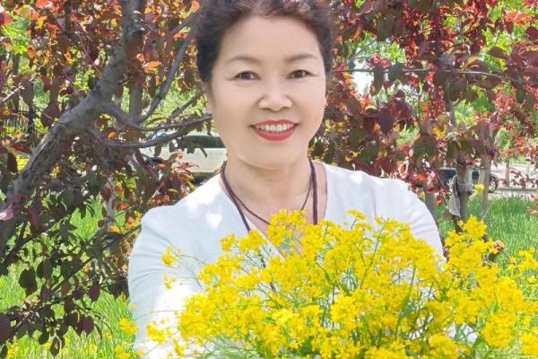 探寻35岁属鸡人士的命运与人生启示 探寻35岁属鸡人士的命运与人生启示