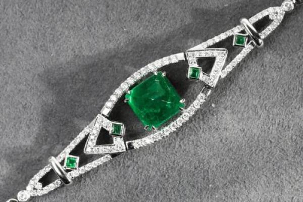 壬水命人士适合佩戴的首饰:带来好运与和谐的选择 壬水命人士适合佩戴的首饰:带来好运与和谐的选择