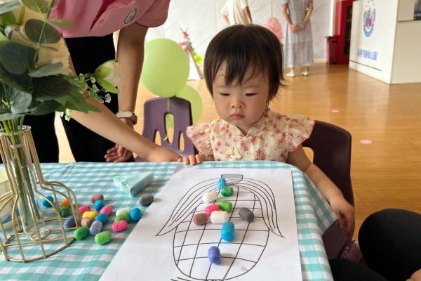 2028年出生宝宝的命运与未来：万千可能人生的探索