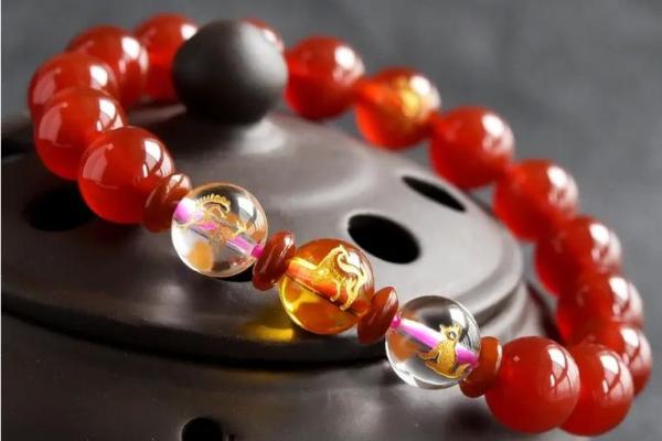 根据命格选择最适合的金饰，点亮你的生活与运势