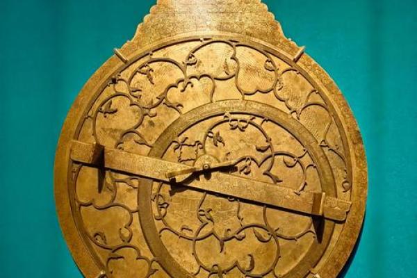 马女生于午时命格解析：命运与性格的奇妙联系