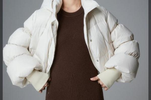 沙中土命的颜色之选:如何通过穿搭展现独特魅力 沙中土命的颜色之选:如何通过穿搭展现独特魅力