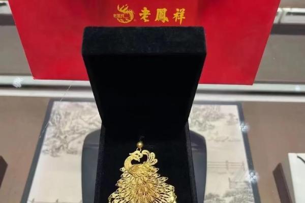 古代传说中的凤凰命人：命运与吉祥的象征