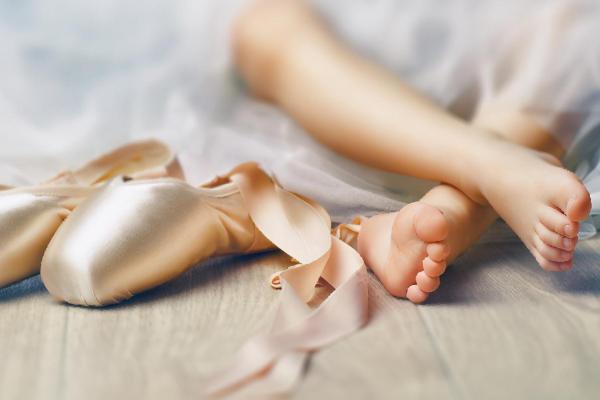 探索脚型与性格的神秘联系：你脚的秘密未来与命运的启示