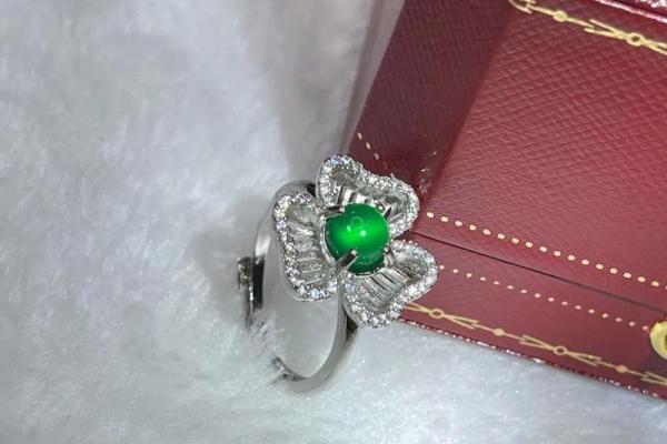 金命女性的戒指选择：如何找到适合自己的幸运饰品