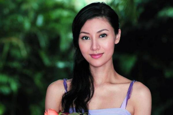 李嘉欣命运为何如此幸运？她的生活哲学与人生选择揭秘！