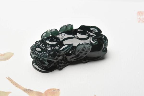 金命人最爱的饰品选择：时尚与运势的完美结合