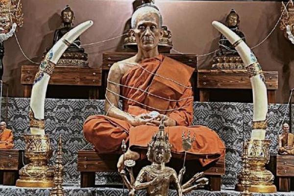 摸骨称重五两：揭开命运的神秘面纱