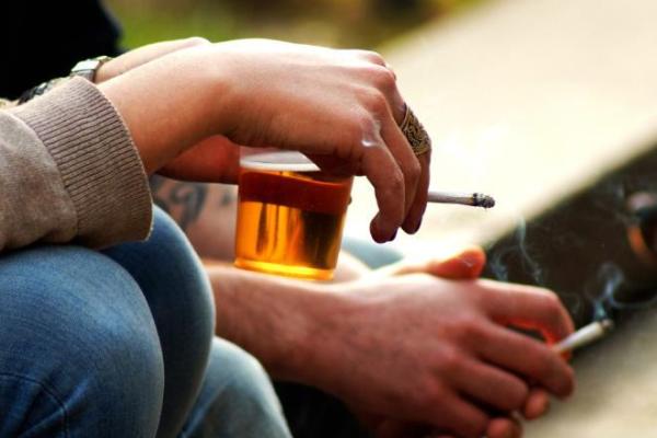 根据命格特点，抽烟酒的禁忌与解读