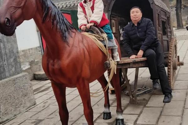 腊月马命运解析：走出困境的成功之路和命运的转折点
