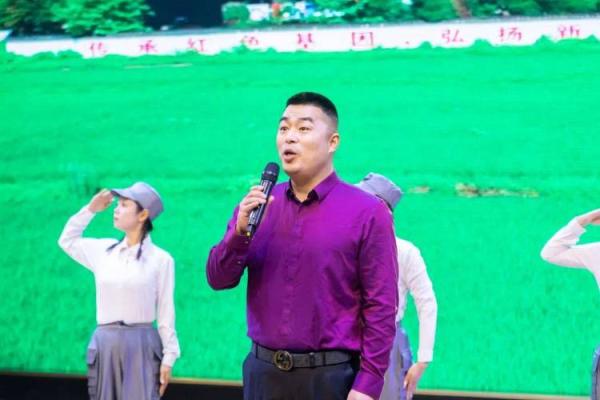 探寻“女人菜籽命”：她们的坚韧与美丽之歌