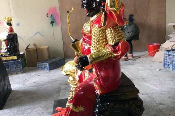 探索命理与信仰：拜火神娘娘的适合大揭秘