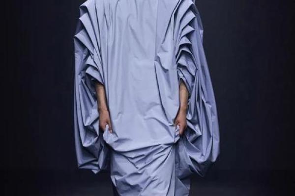 松柏木命的寓意与人生哲学探讨