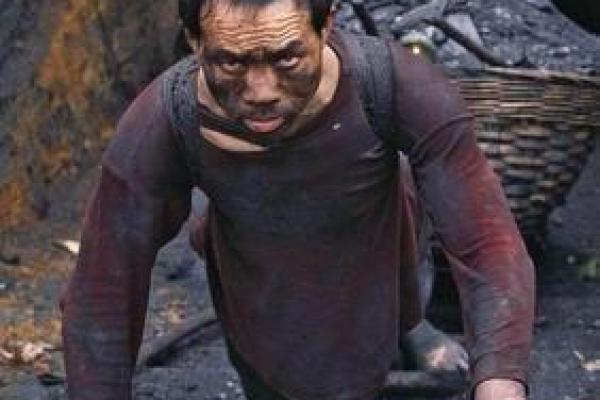 帅哥为何都是打工命？揭开都市男性生活的真实面纱！