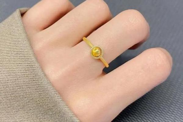 炉火命人适合佩戴的戒指：助运提升气场的最佳选择