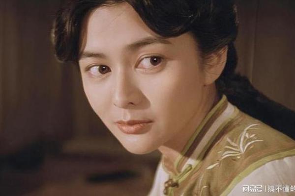 泉水命：流动的生命力与灵动的智慧