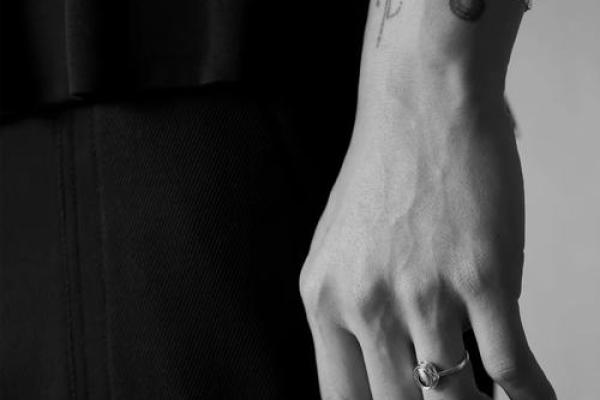 探索饿木命的魅力：适合佩戴的饰物推荐与搭配技巧