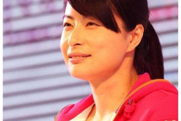 女命中公公的象征与影响力解析