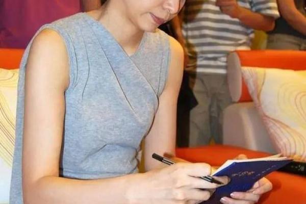 圆脸女人的命运解析:外貌与内涵的奇妙交织 圆脸女人的命运解析:外貌与内涵的奇妙交织