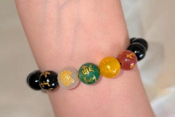 土命人佩戴手链的完美选择:提升能量与运势的最佳款式! 土命人佩戴手链的完美选择:提升能量与运势的最佳款式!