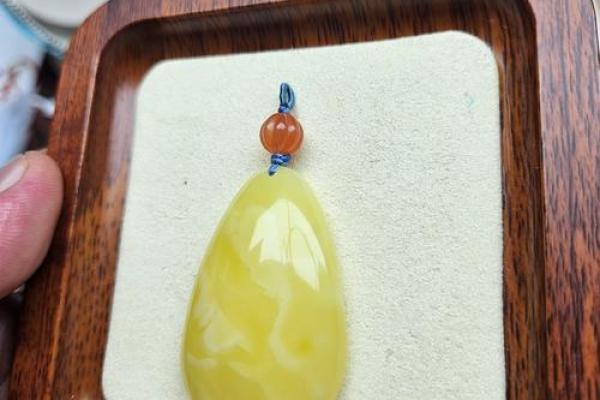 水命之人适合佩戴的饰品与珠宝解析