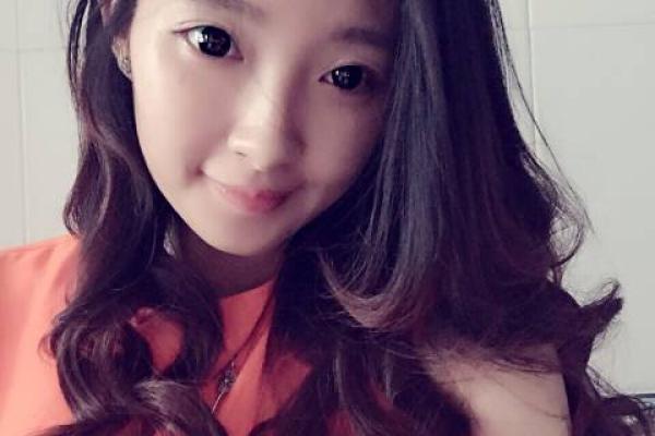 12月出生的女宝宝命运解析：温馨与坚韧共存的美丽人生