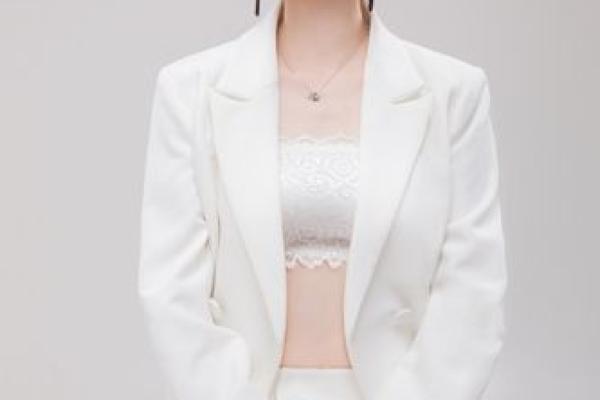 火命人适合穿什么颜色衣服:为你的魅力加分! 火命人适合穿什么颜色衣服:为你的魅力加分!