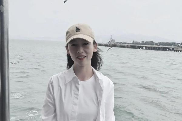 1994年出生的命女：独特的星辰，璀璨的人生之路