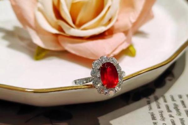 水命之人必备:最适合的宝石与佩戴指南 水命之人必备:最适合的宝石与佩戴指南