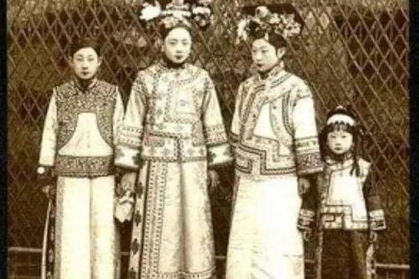 探寻“小姐身子,丫鬟命”的深意:一个社会的缩影 探寻“小姐身子,丫鬟命”的深意:一个社会的缩影